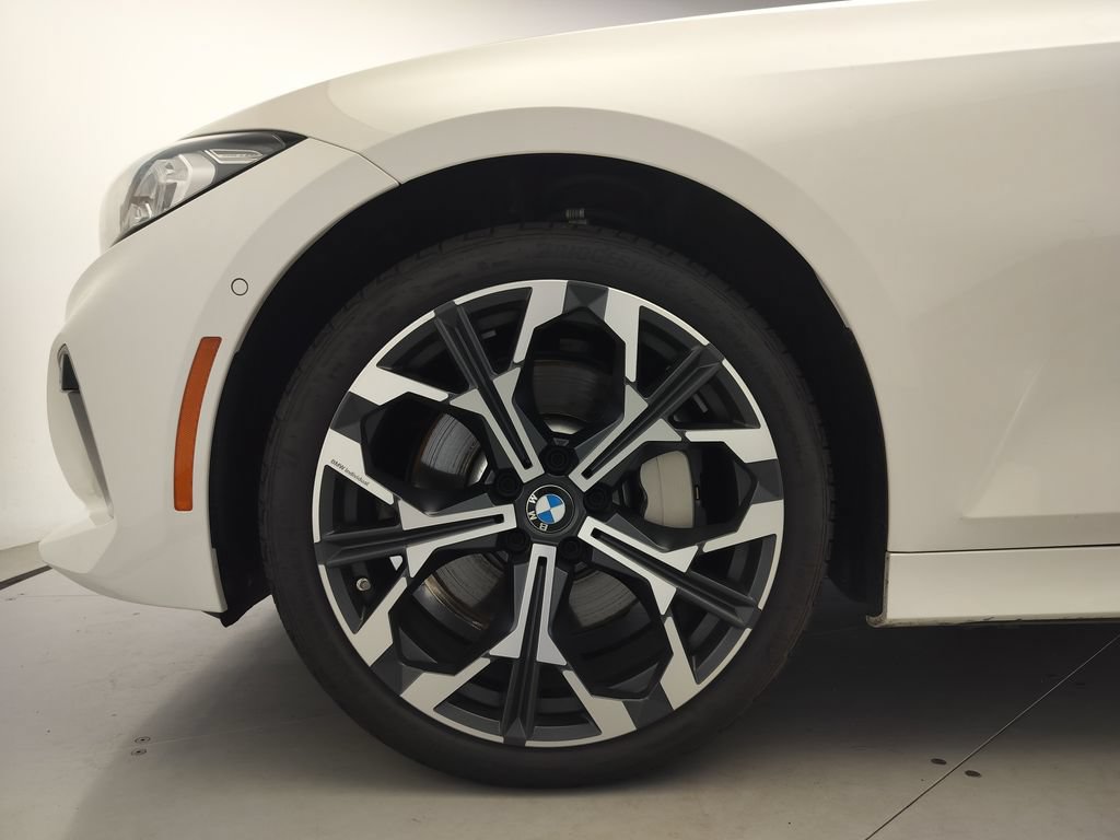 Certified 2025 BMW 330i Sedan RWD image 5