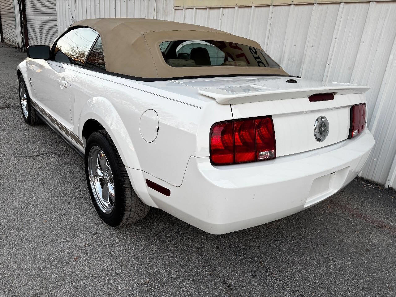 Used 2007 Ford Mustang Convertible image 6