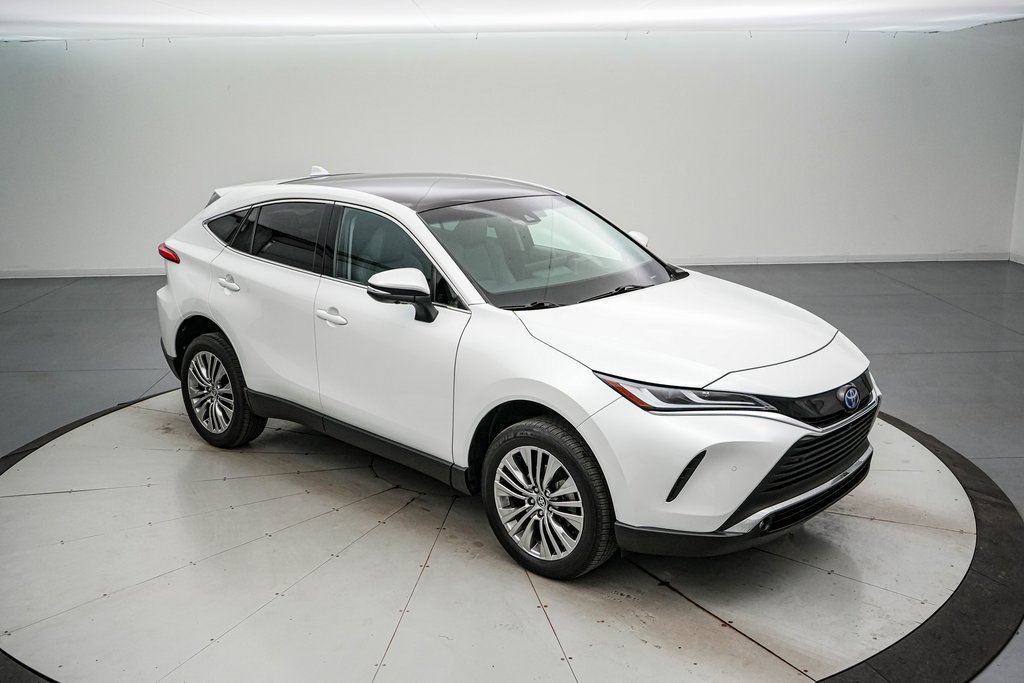 Used 2024 Toyota Venza LE image 2