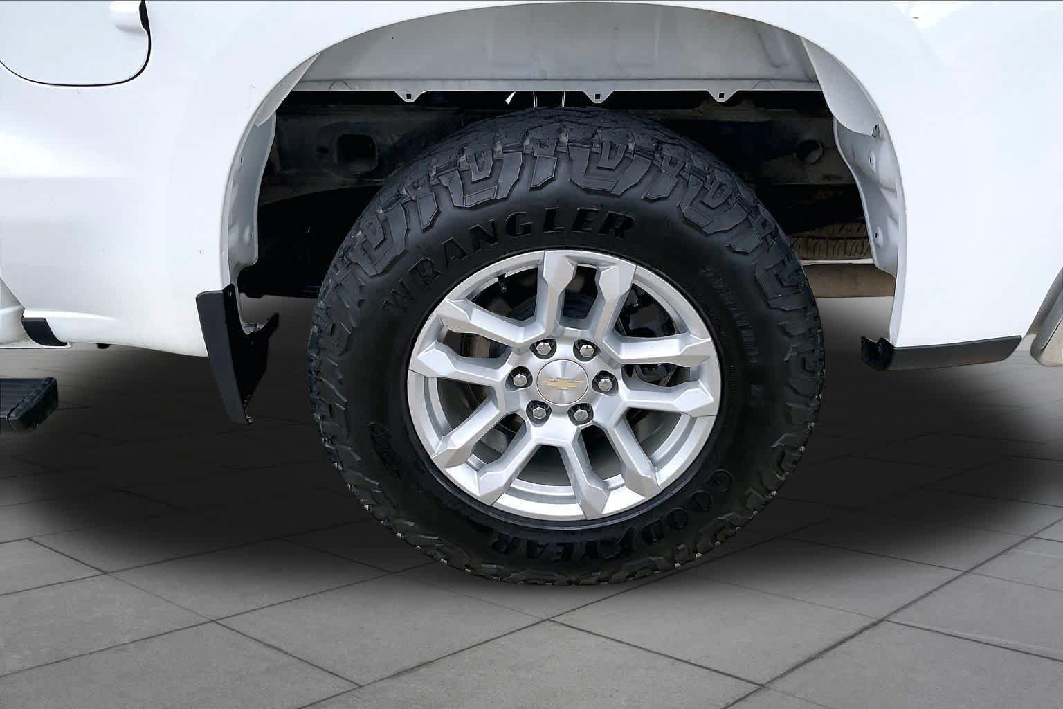Used 2023 Chevrolet Silverado 1500 LT w/ Z71 Off-Road Package AWD/4WD image 11