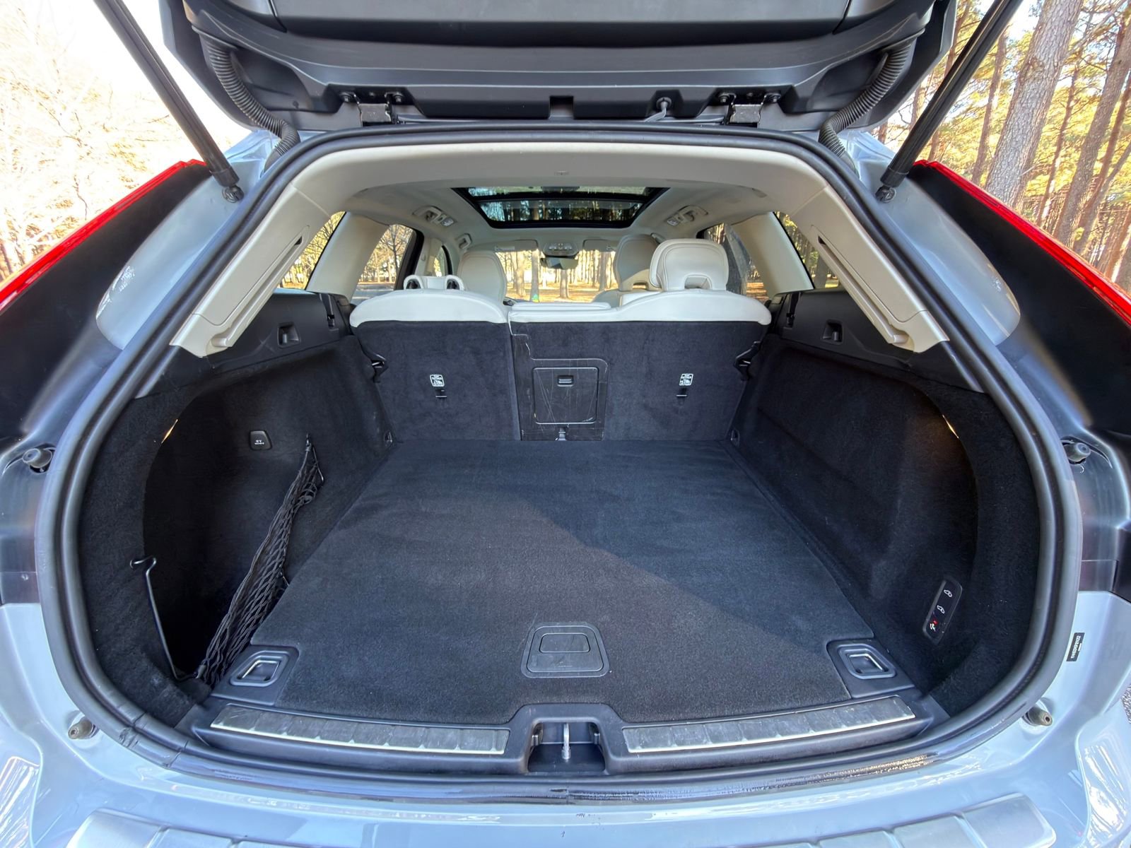 Used 2024 Volvo XC60 T8 Ultimate w/ Protection Package Premier image 17