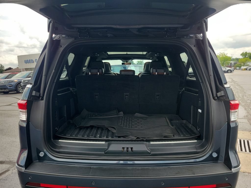 Certified 2024 Lincoln Navigator L Reserve AWD/4WD image 10