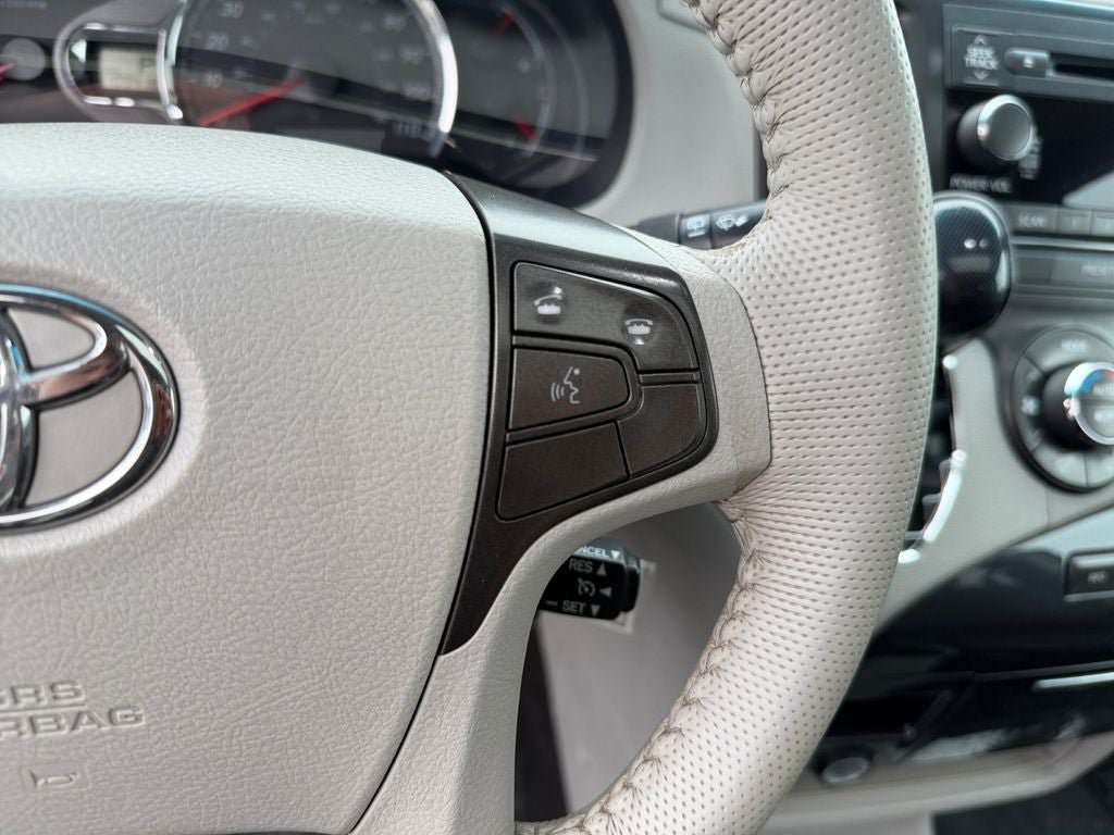 Used 2013 Toyota Sienna SE FWD image 16