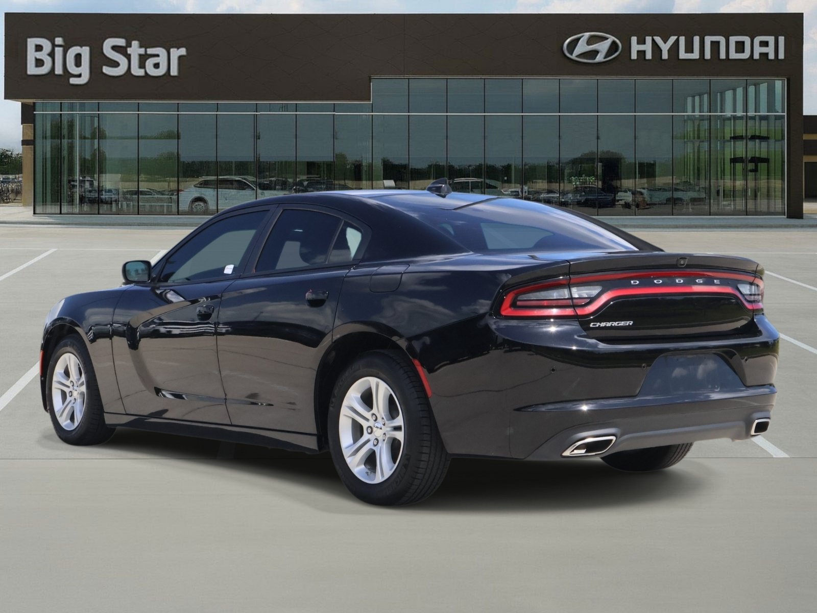 Used 2023 Dodge Charger SXT RWD image 3