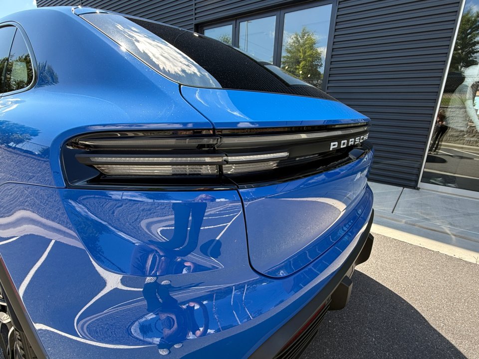 New 2026 Porsche Macan 4 Electric AWD/4WD image 14