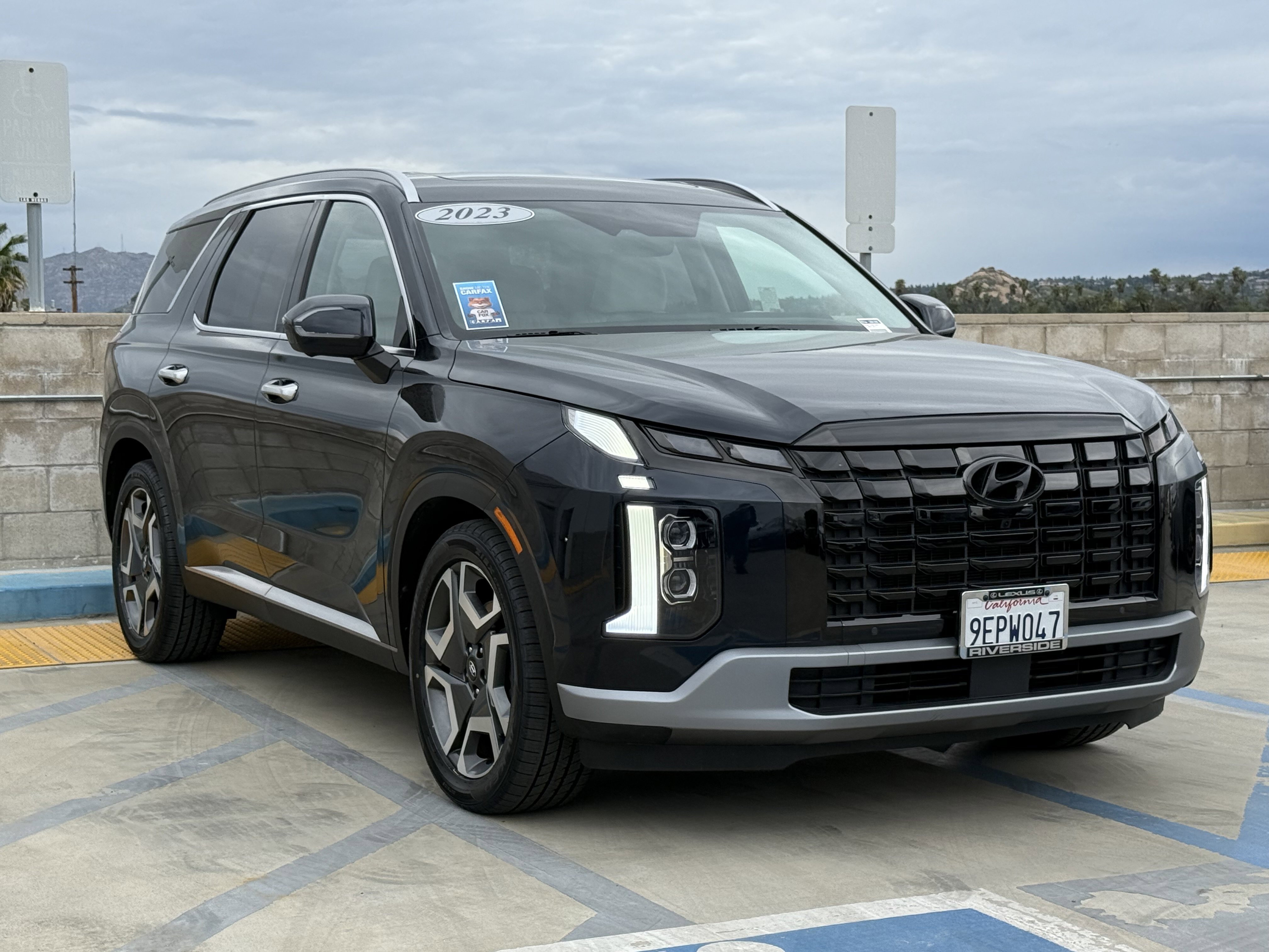 Used 2023 Hyundai Palisade Limited image 2