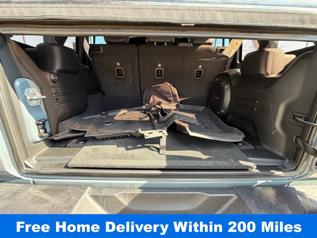 Used 2024 Jeep Wrangler Unlimited Sahara w/ Technology Group image 31