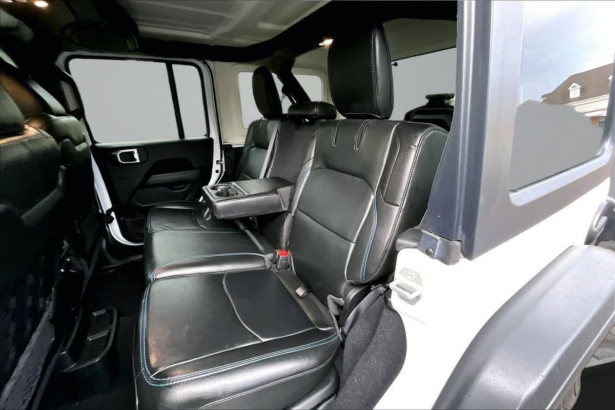 Used 2022 Jeep Wrangler Unlimited Rubicon 4xe w/ Cold Weather Group AWD/4WD image 17