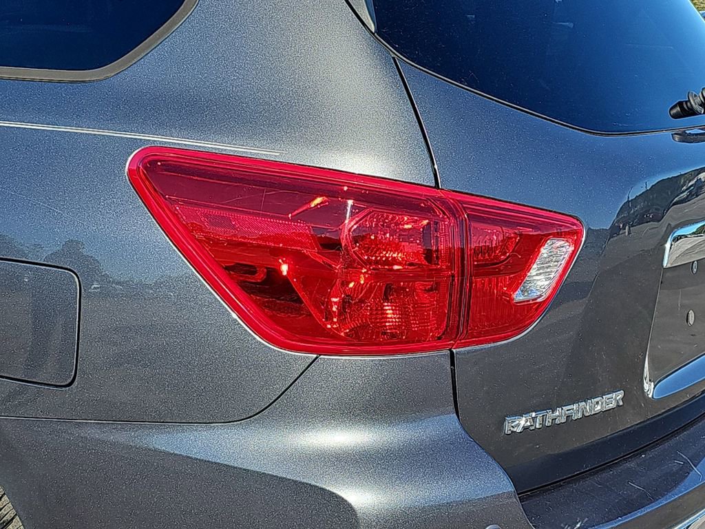 Used 2019 Nissan Pathfinder S image 36