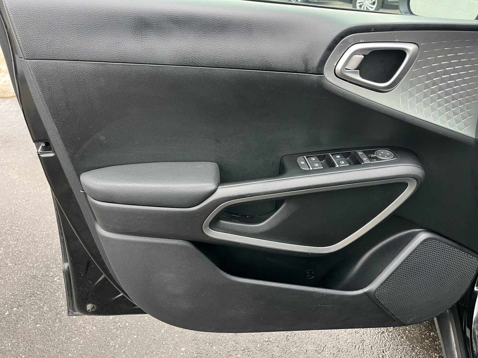 Used 2025 Kia Soul LX w/ LX Technology Package FWD image 18