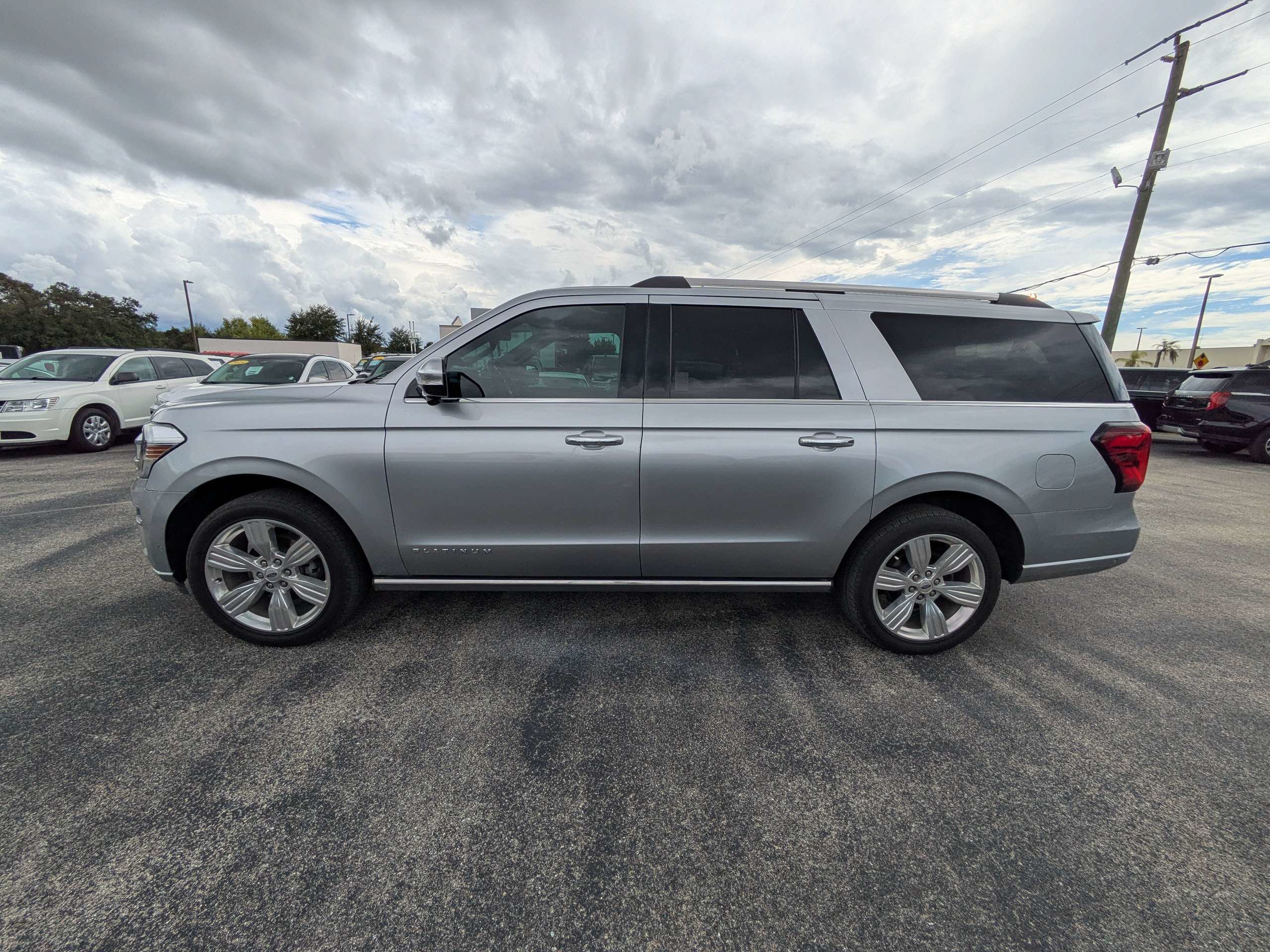 Used 2024 Ford Expedition Max Platinum AWD/4WD image 7