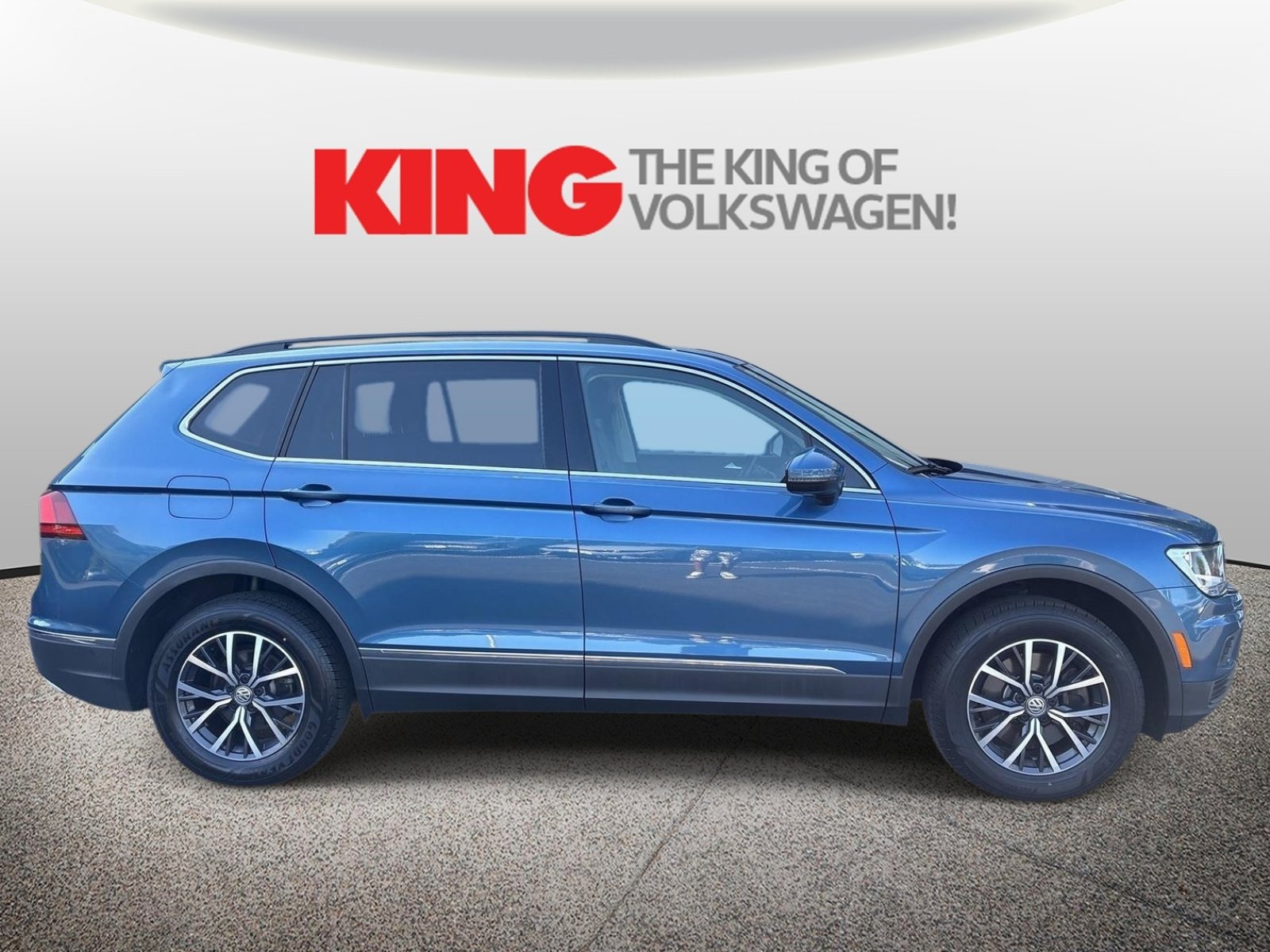 Used 2020 Volkswagen Tiguan SE FWD image 2