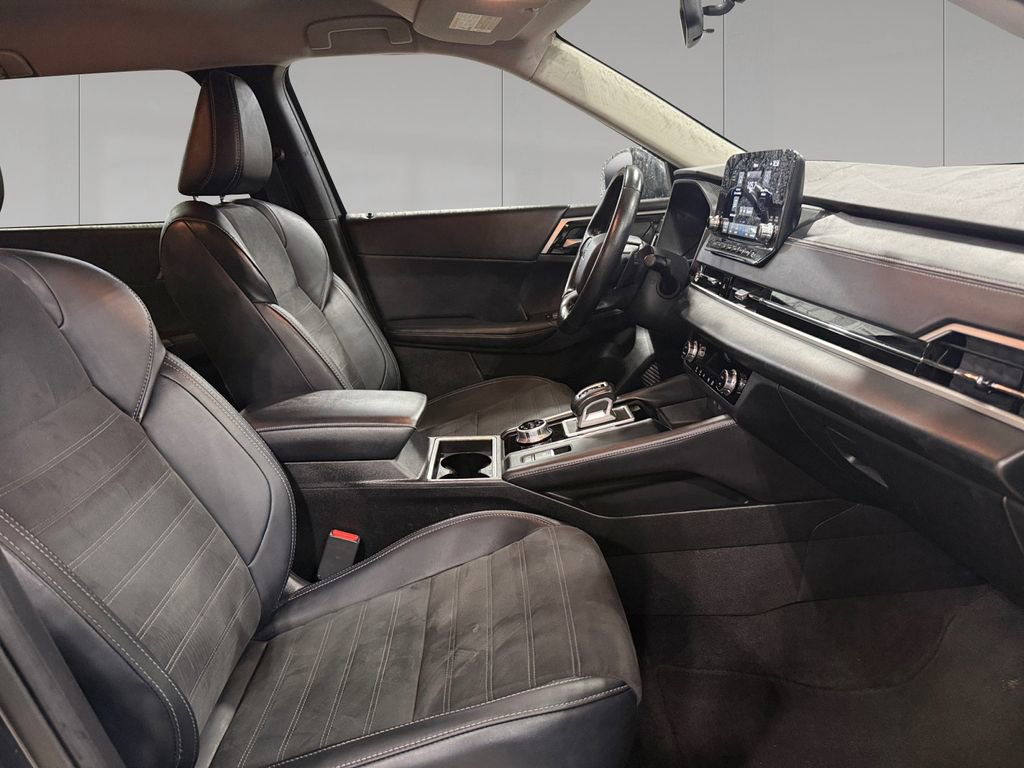 Used 2024 Mitsubishi Outlander SE Black Edition image 16