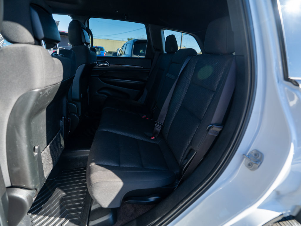 Used 2019 Jeep Grand Cherokee Laredo AWD/4WD image 16