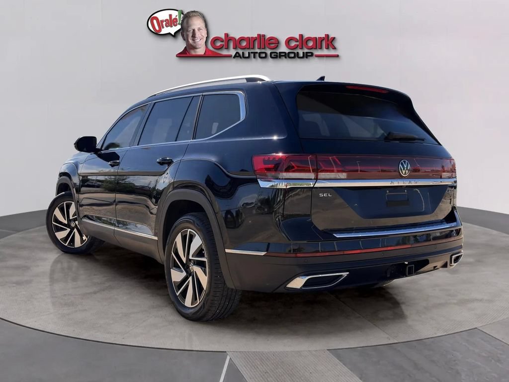 Used 2024 Volkswagen Atlas SEL AWD/4WD image 2