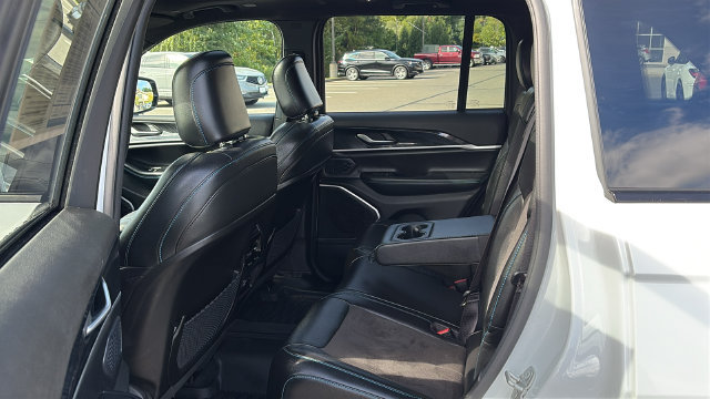 Used 2023 Jeep Grand Cherokee Trailhawk AWD/4WD image 25