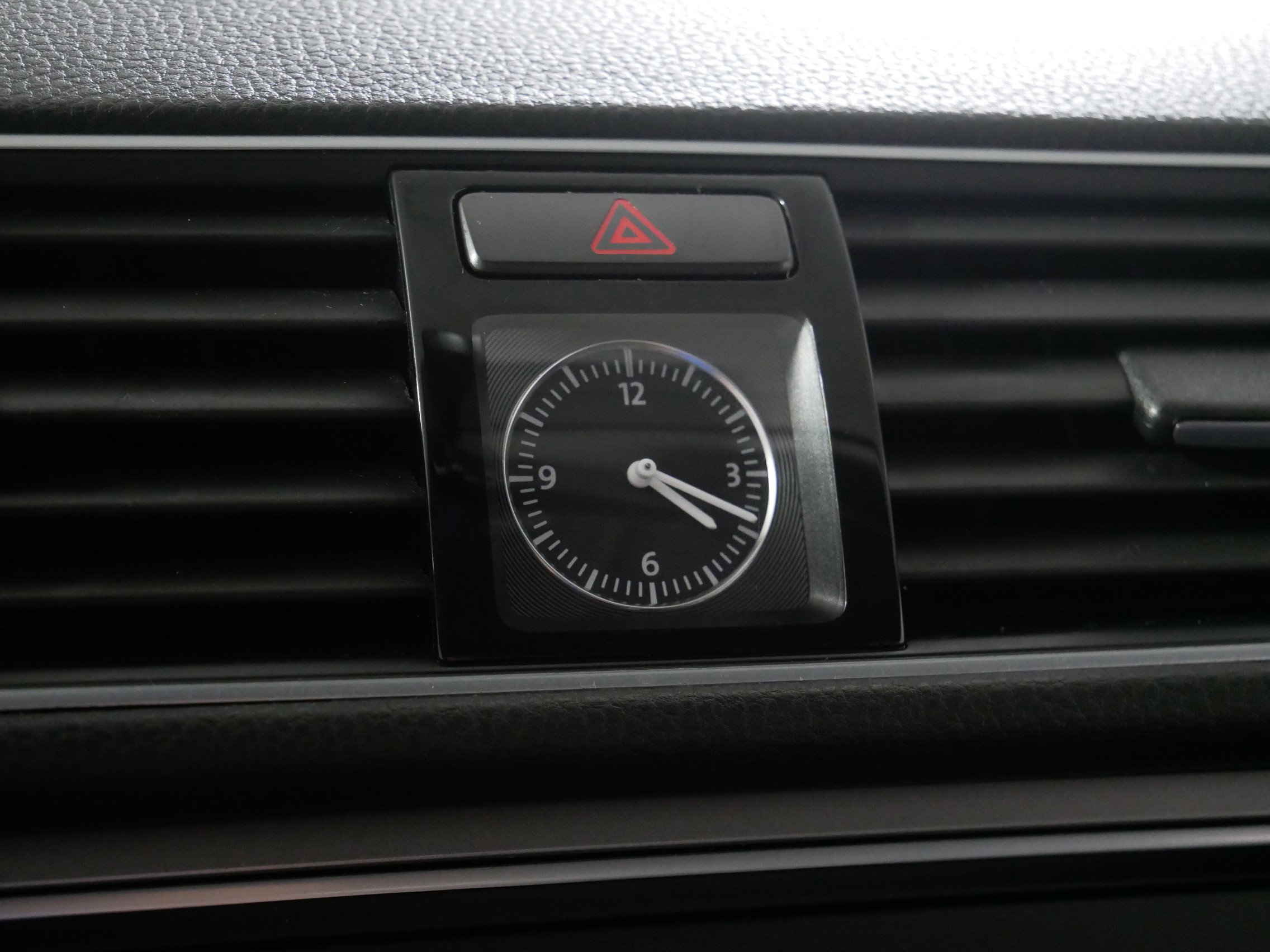 Used 2015 Volkswagen Passat 1.8T Wolfsburg Edition image 30