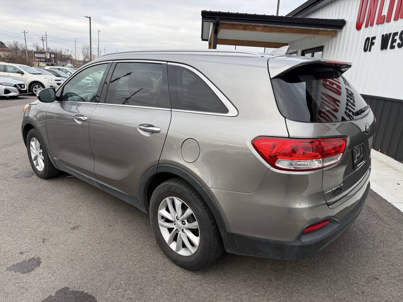 Used 2017 Kia Sorento LX w/ LX Convenience Package AWD/4WD image 13
