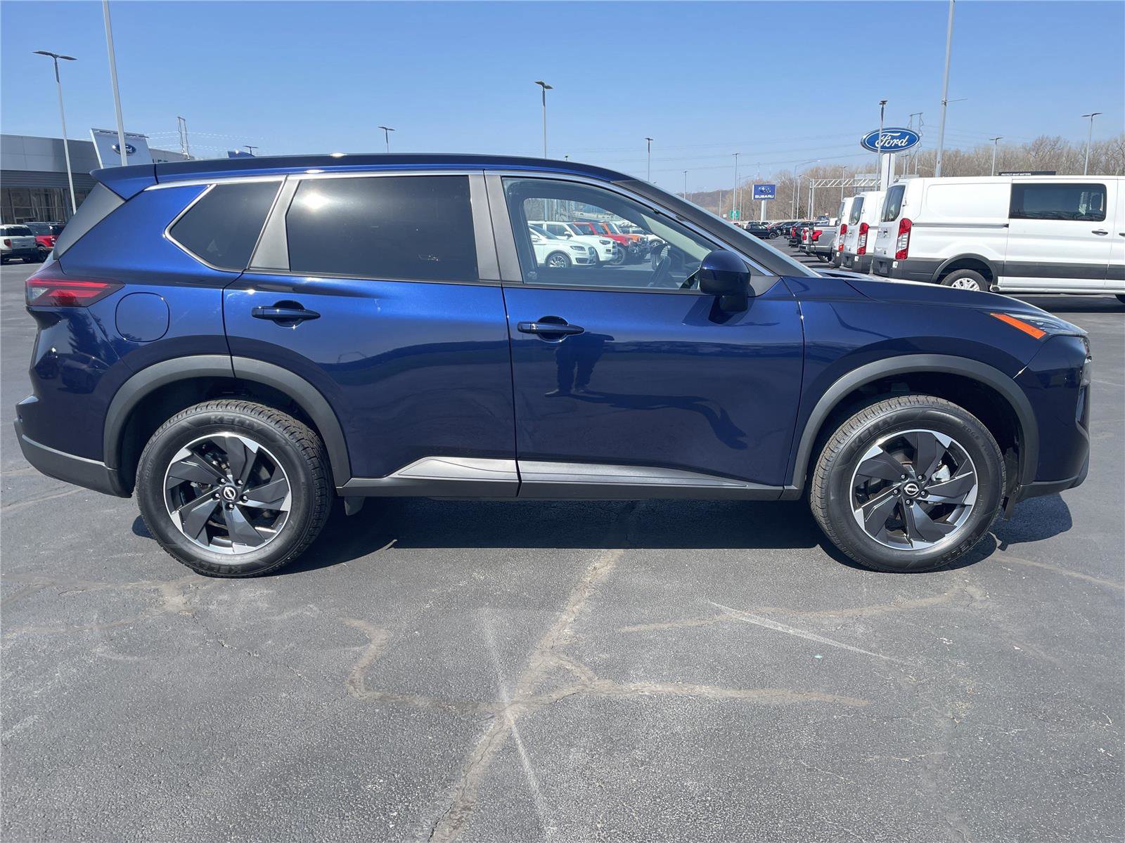 Used 2025 Nissan Rogue SV image 7