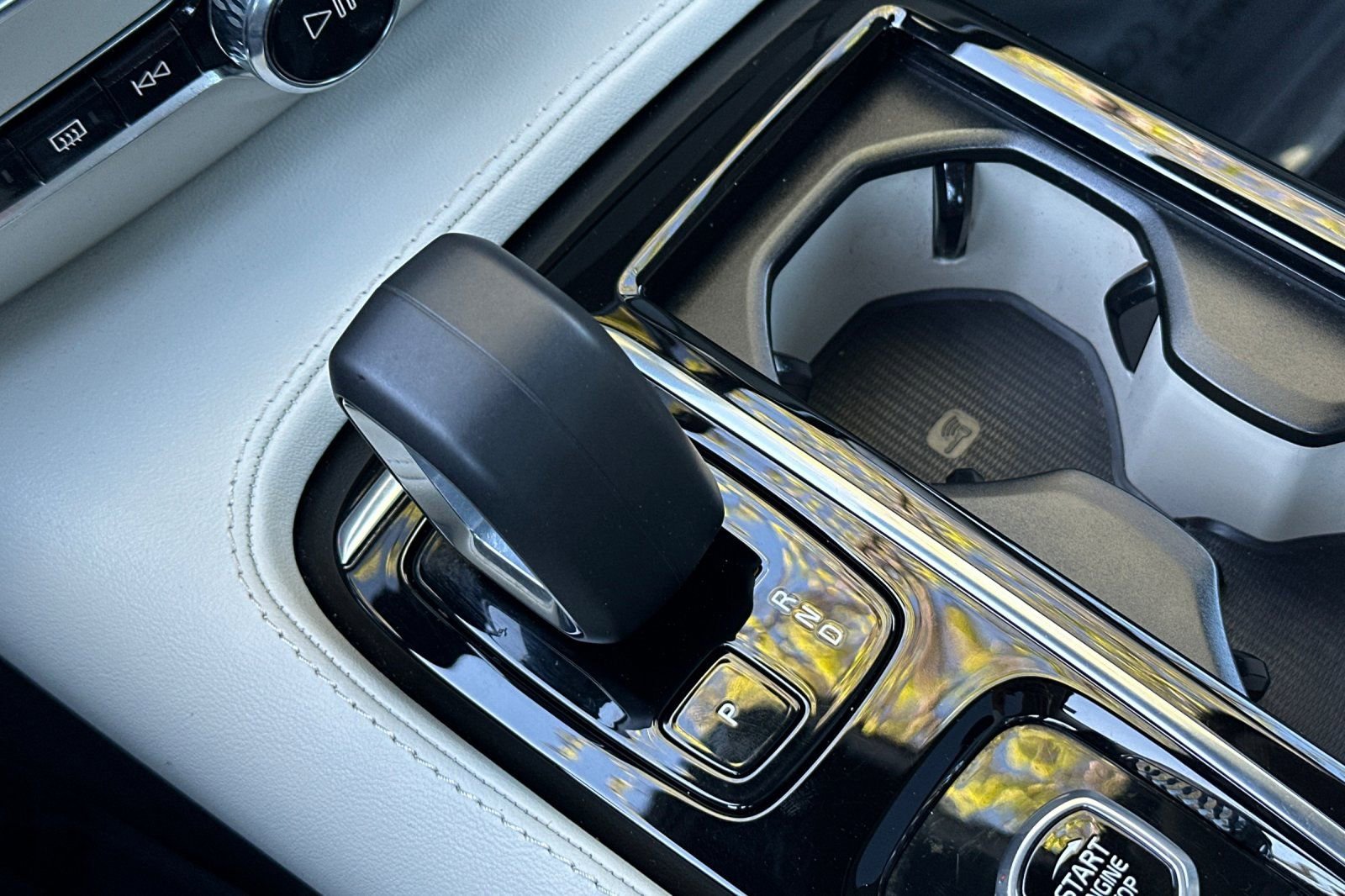 Used 2023 Volvo S60 T8 Plus image 20