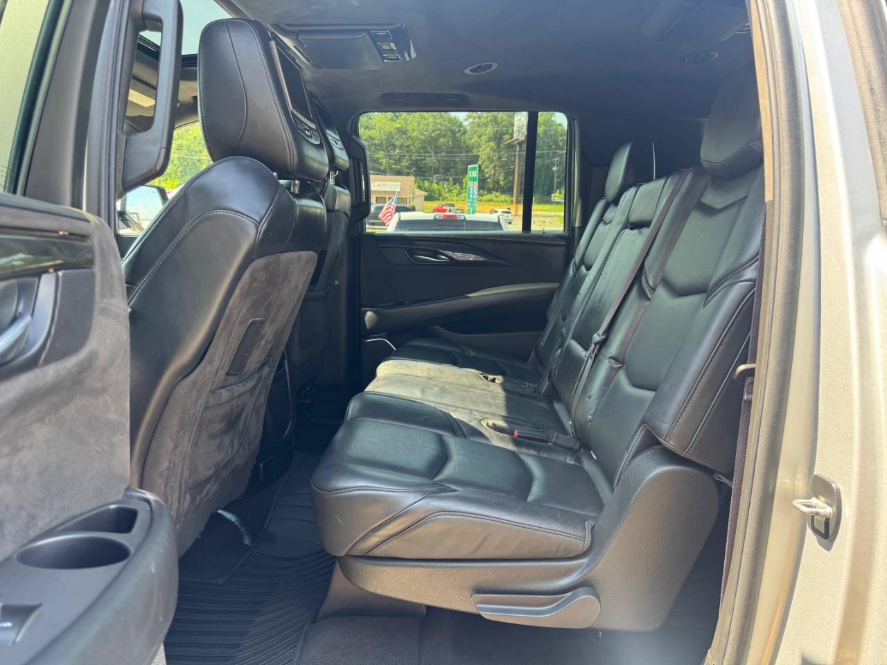 Used 2017 Cadillac Escalade ESV Platinum AWD/4WD image 12