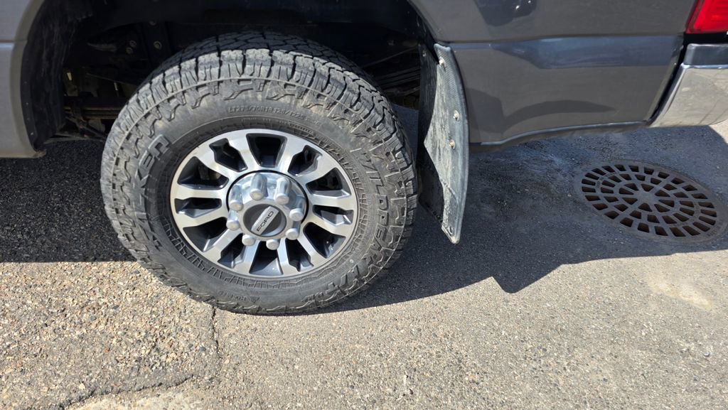 Used 2022 Ford F350 Lariat w/ Lariat Ultimate Package image 9