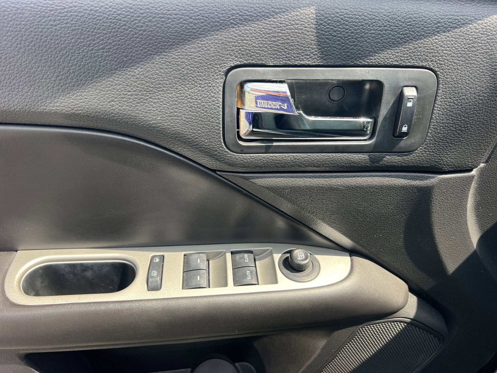 Used 2012 Ford Fusion SEL image 25