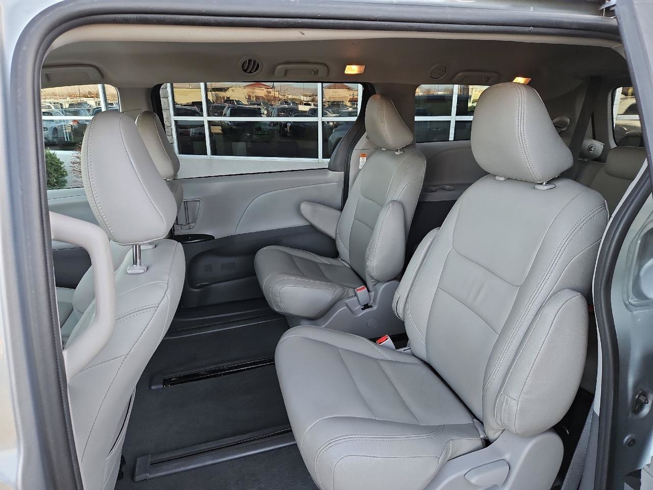 Used 2020 Toyota Sienna L FWD image 20