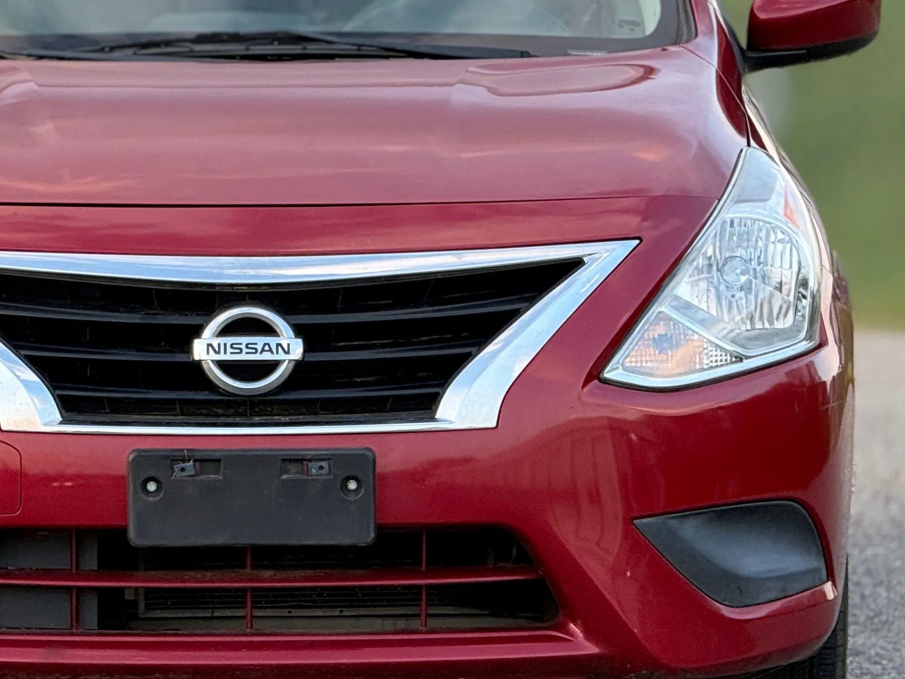 Used 2015 Nissan Versa SV FWD image 12