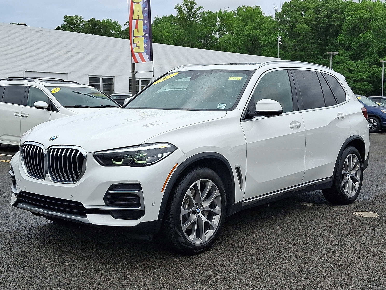 Used 2022 BMW X5 xDrive40i w/ Parking Assistance Package AWD/4WD image 3