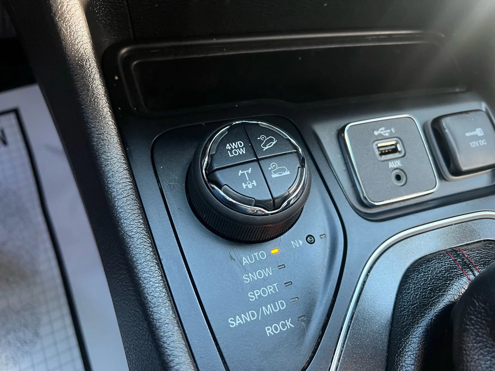 Used 2020 Jeep Cherokee Trailhawk w/ Cold Weather Group image 27