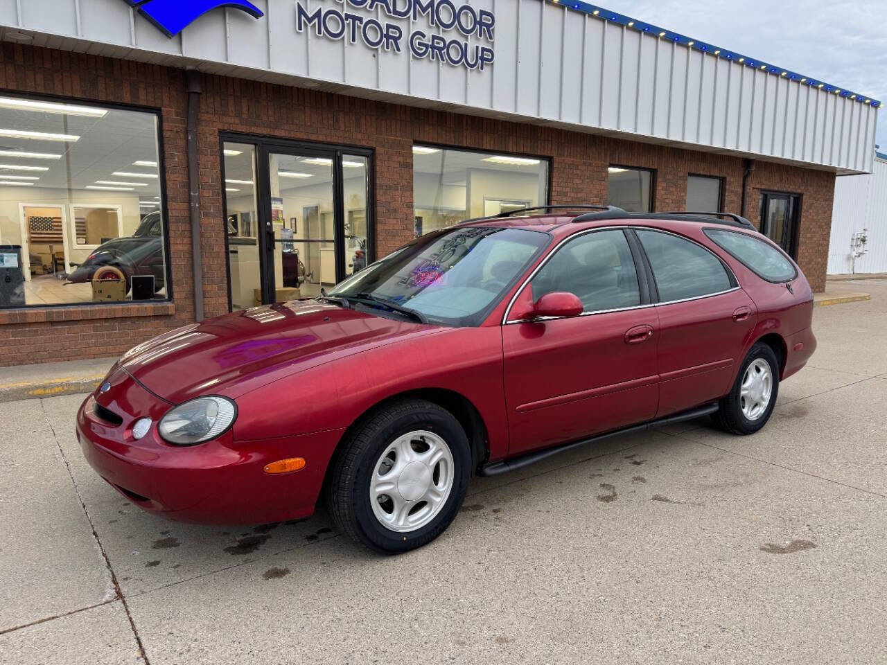 Used 1997 Ford Taurus GL image 2