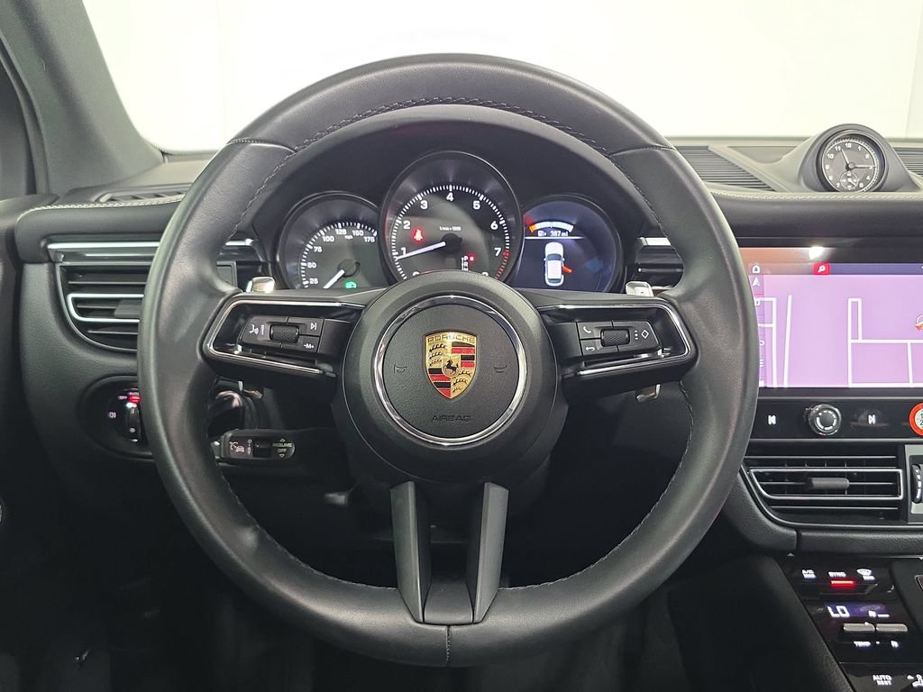 Certified 2025 Porsche Macan AWD/4WD image 14