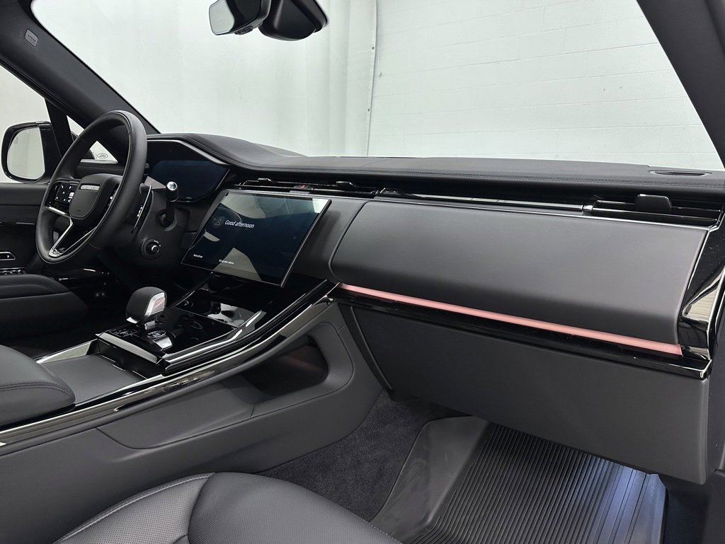 Used 2025 Land Rover Range Rover Sport Dynamic SE image 16