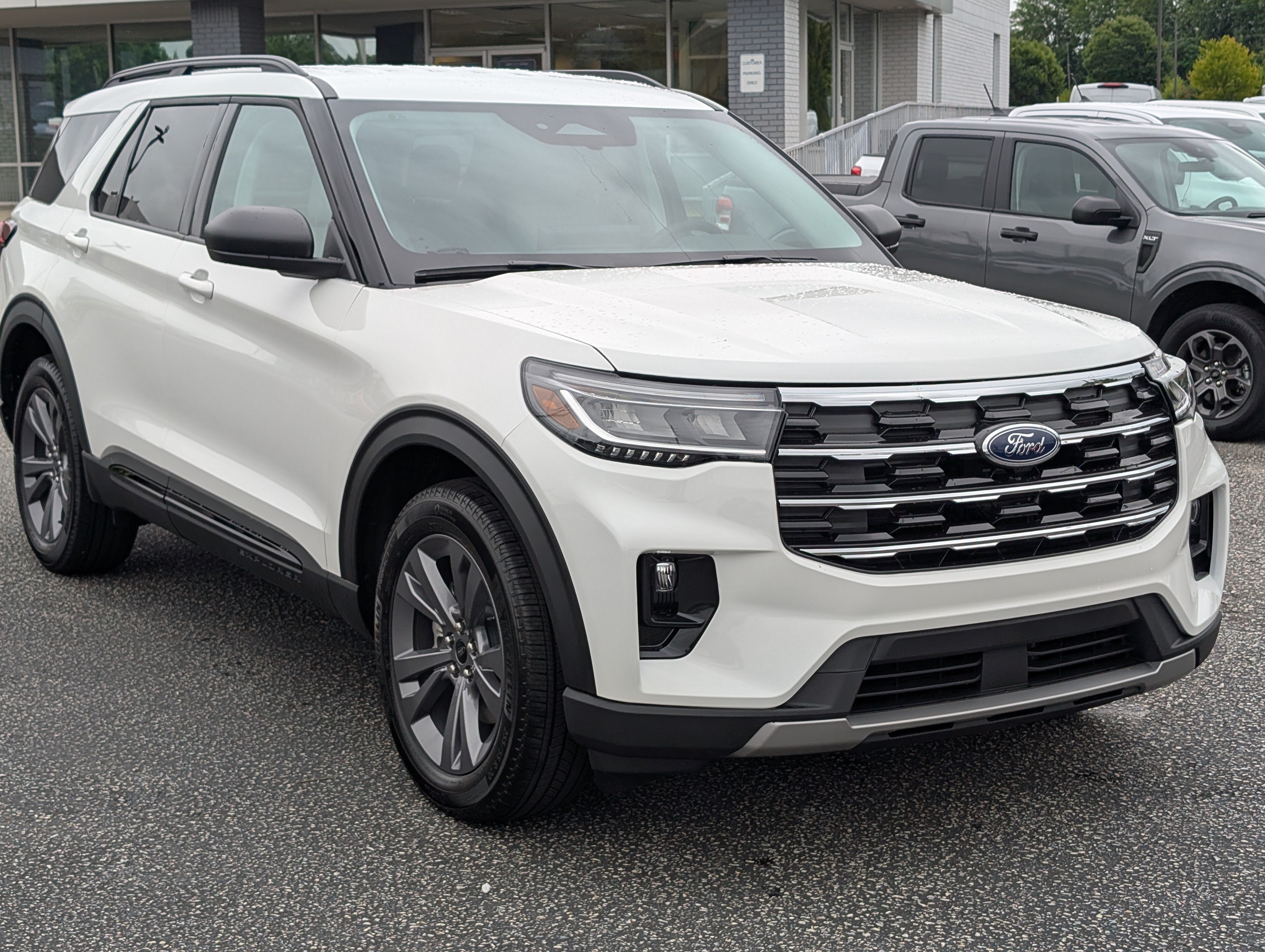 New 2026 Ford Explorer Active w/ Active Comfort Package AWD/4WD image 4