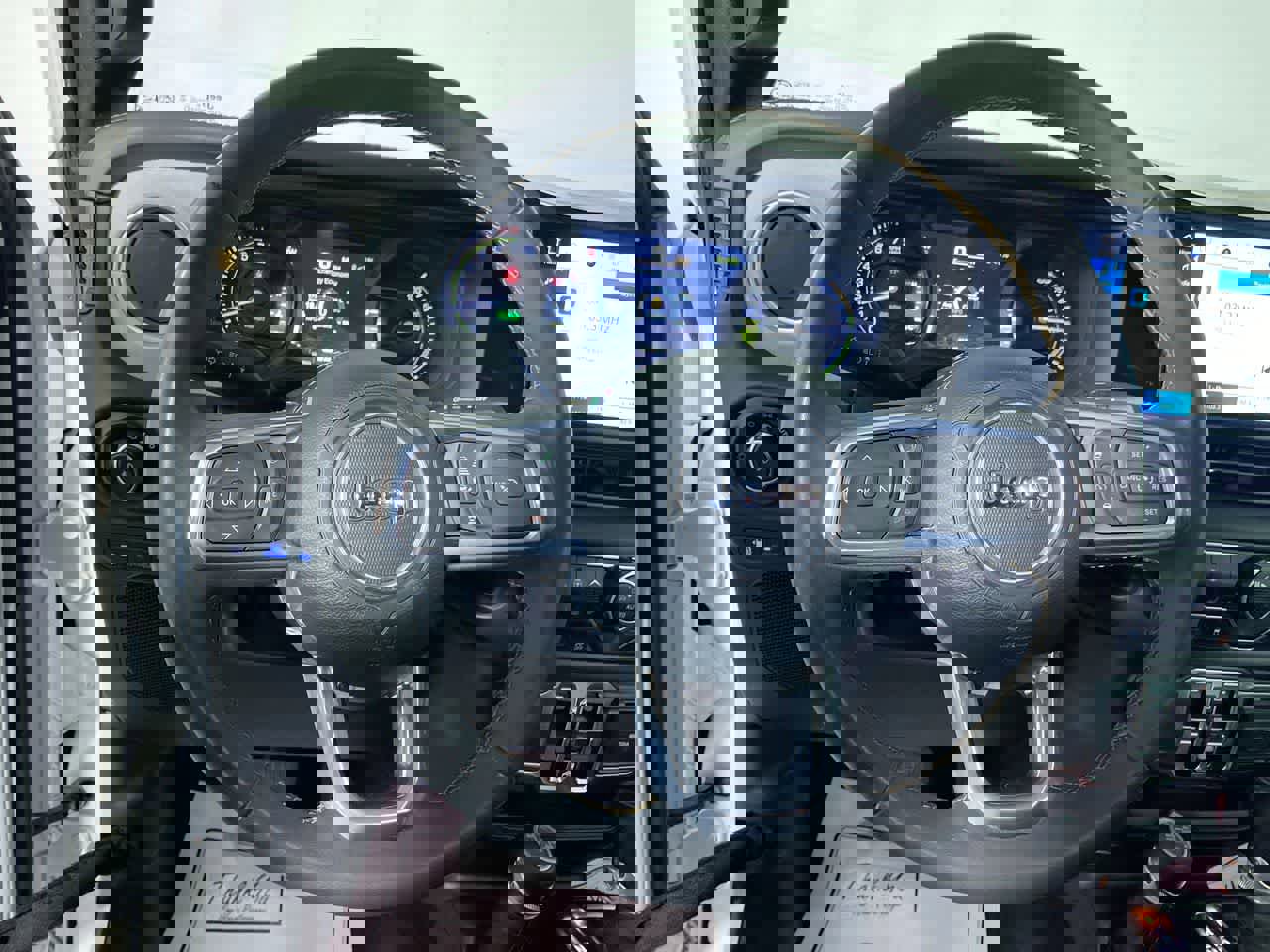 Used 2024 Jeep Wrangler Sahara image 22