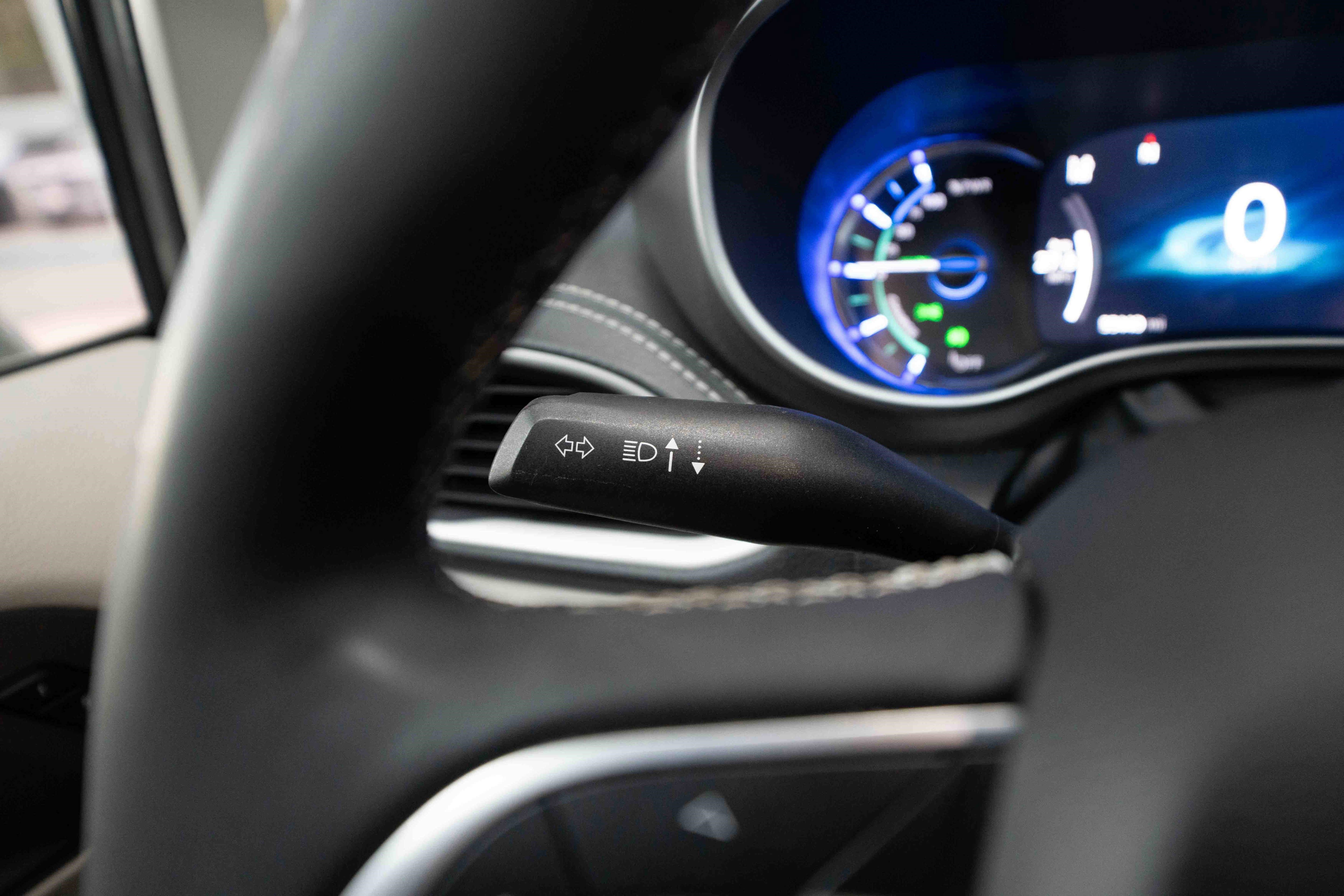 Used 2022 Chrysler Pacifica Touring-L w/ Uconnect Theater Family Group image 13