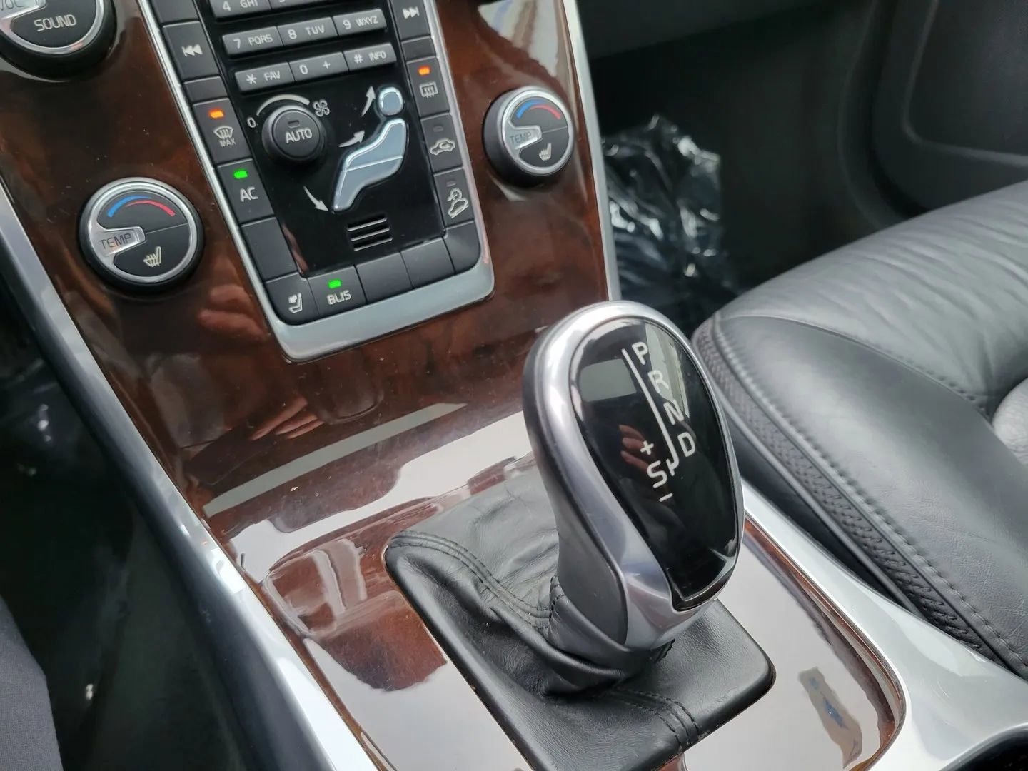 Used 2014 Volvo XC70 T6 image 32