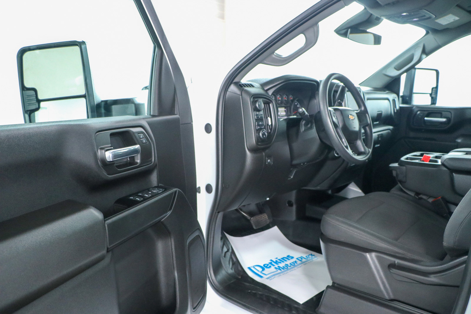 Used 2024 Chevrolet Silverado 3500 W/T AWD/4WD image 4