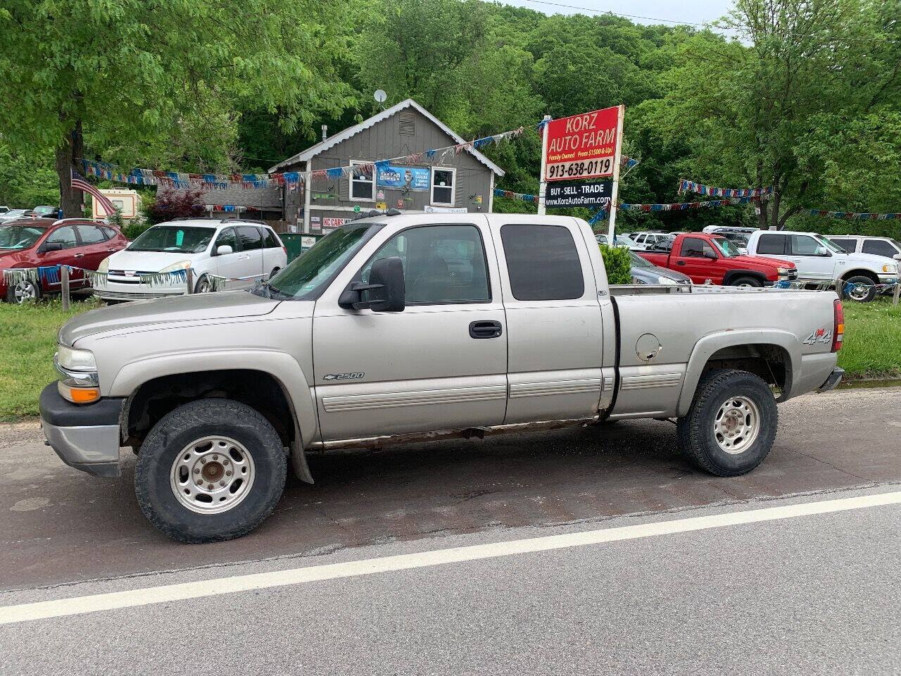 Used 2000 Chevrolet Silverado 2500 LS w/ Snow Plow Prep Pkg AWD/4WD image 1