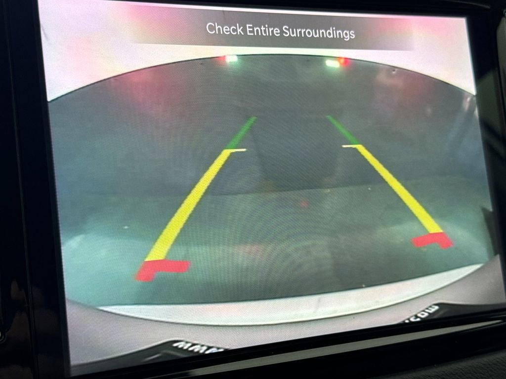 Used 2023 Chrysler Pacifica Touring-L image 19