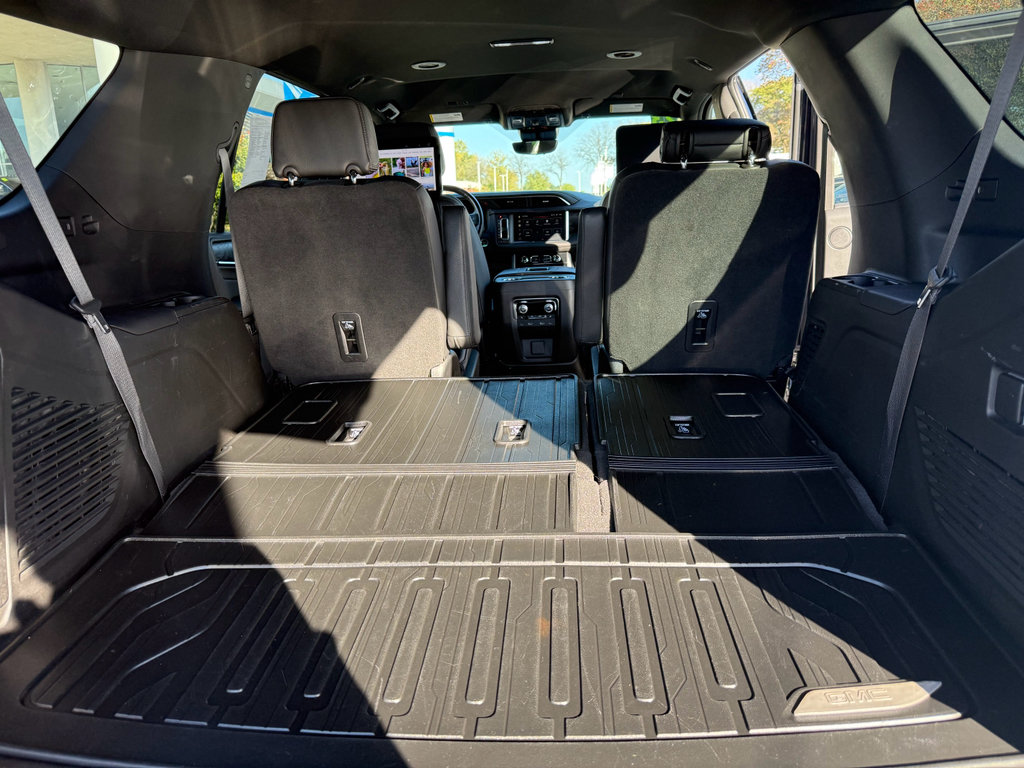 Used 2023 GMC Yukon Denali w/ Advanced Technology Package AWD/4WD image 28