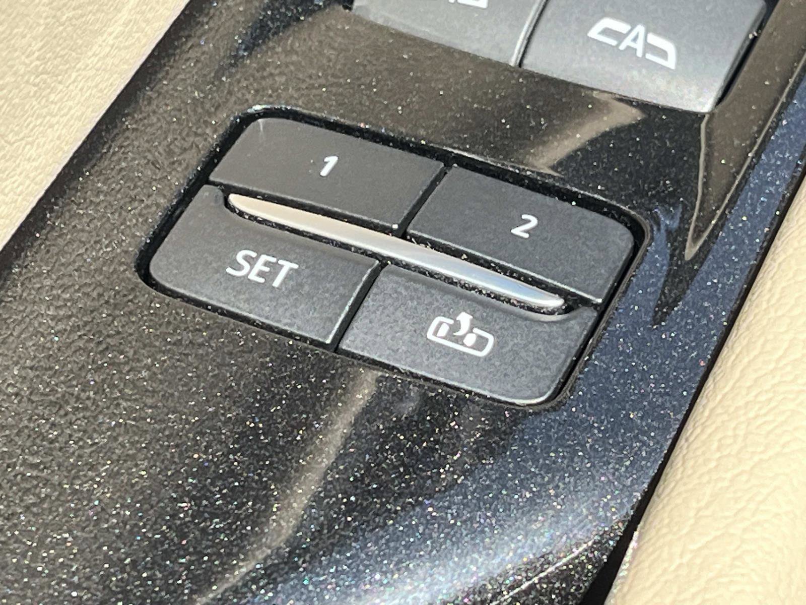 Used 2021 Cadillac Escalade Premium Luxury AWD/4WD image 23