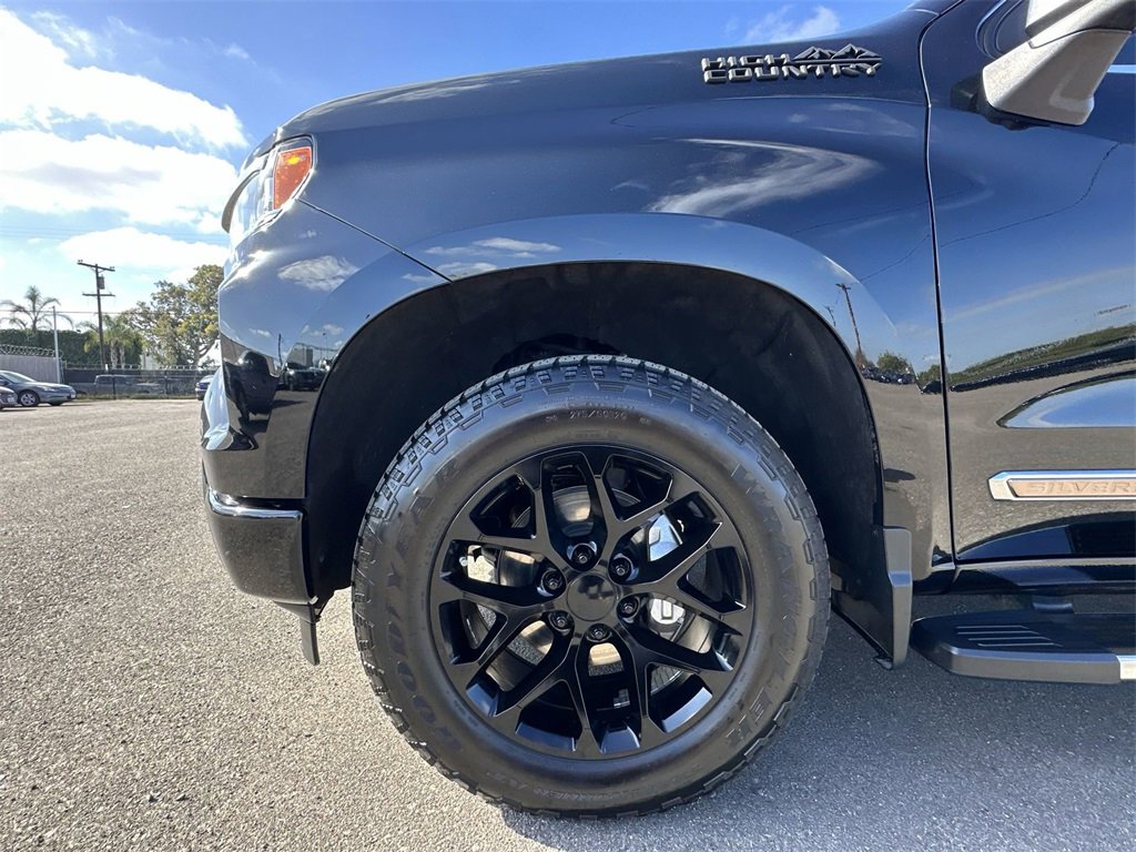 Used 2022 Chevrolet Silverado 1500 High Country w/ Technology Package image 18