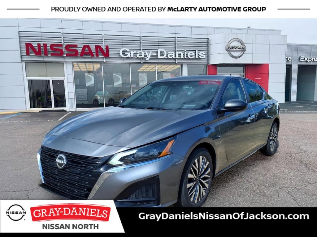 Used 2024 Nissan Altima 2.5 SV FWD image 3