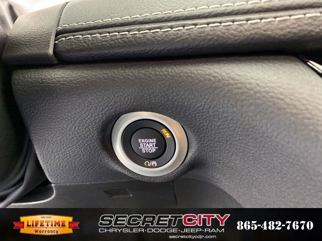 New 2026 Chrysler Pacifica Select image 18