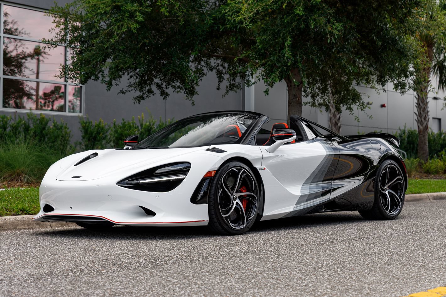 Used 2024 McLaren 750S Spider RWD image 39