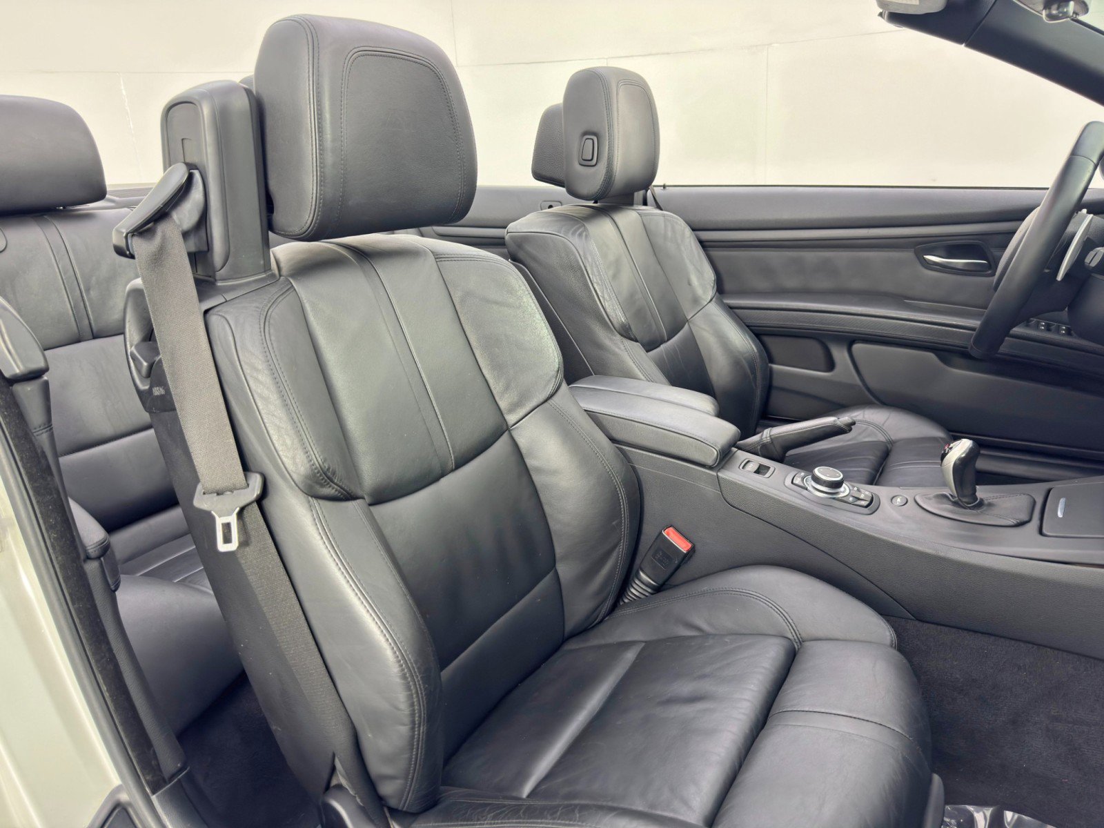 Used 2011 BMW M3 Convertible image 32