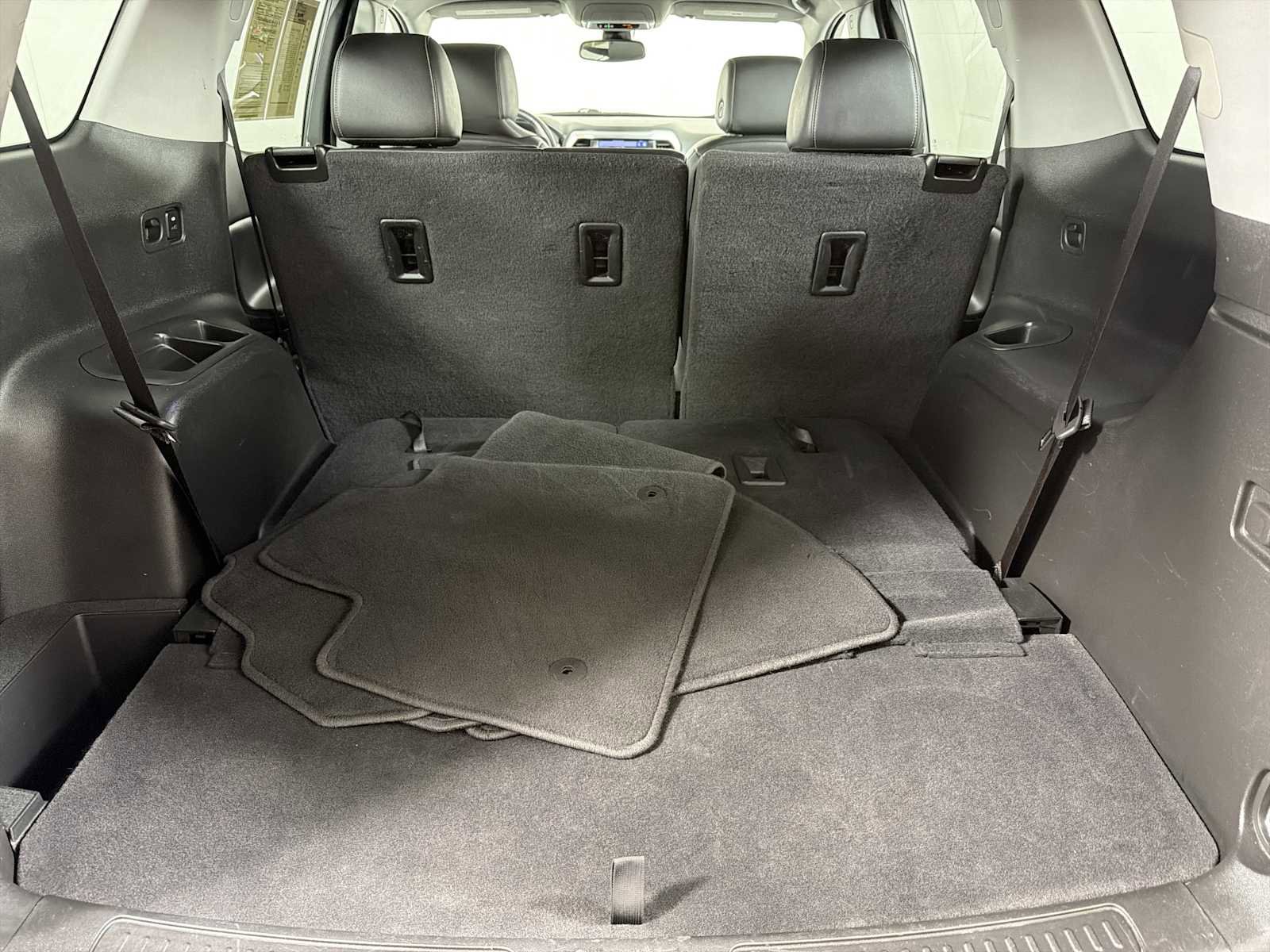 Used 2023 GMC Acadia SLT image 16