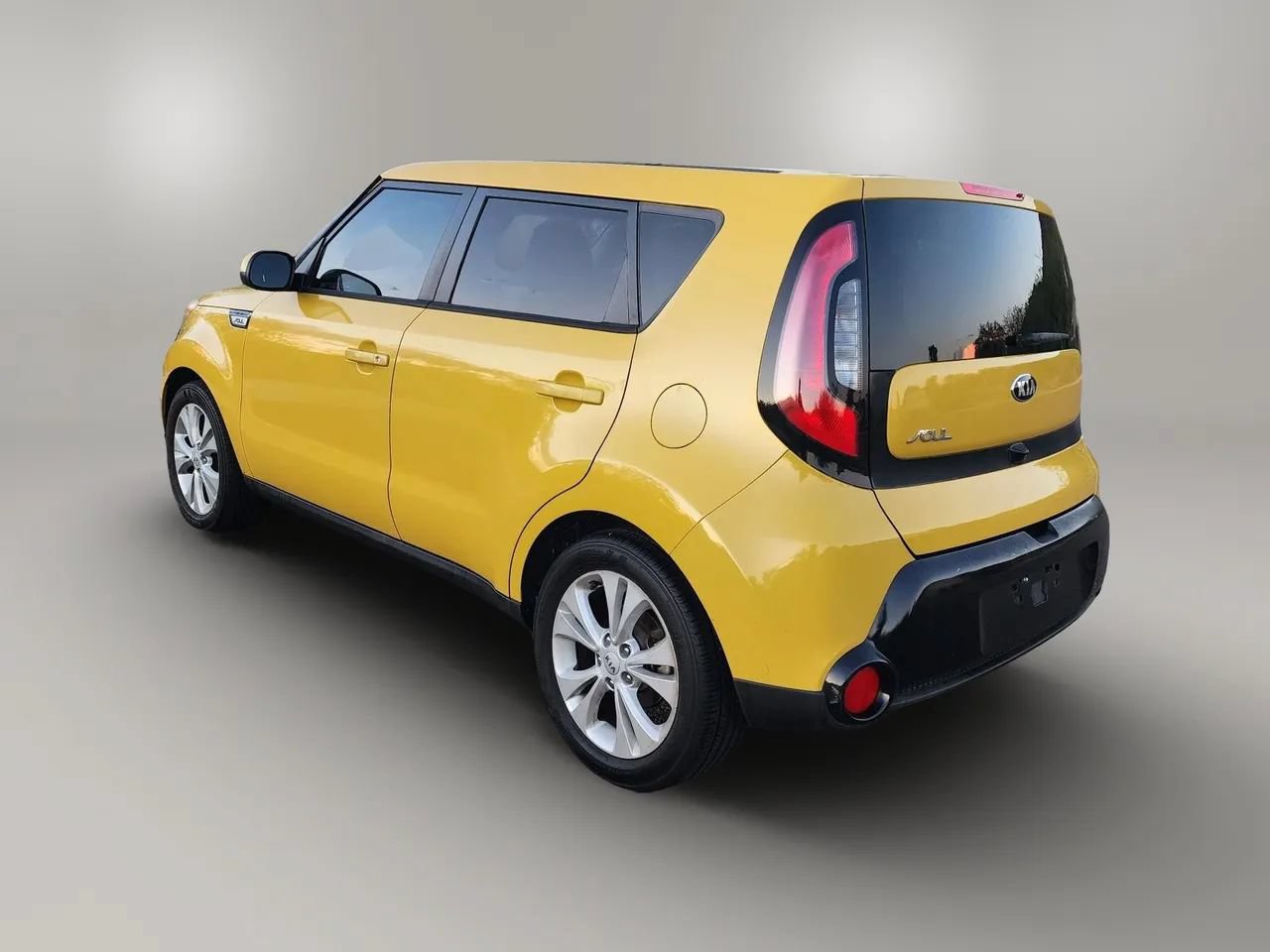 Used 2016 Kia Soul + FWD image 9